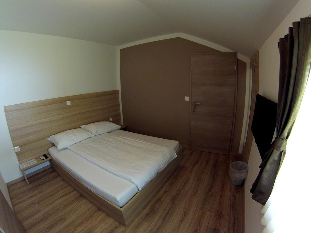Sweet Dreams Rooms And Apartments Postojna Pokoj fotografie