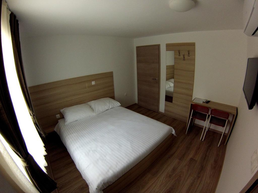 Sweet Dreams Rooms And Apartments Postojna Pokoj fotografie